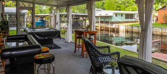 Relaxing Getaway on Florida's St Johns River!