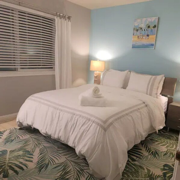 2 bedrooms, desk, iron/ironing board, travel cot - Modern Tropical Vacation Home, Palo Alto/Stanford #655 (Palo Alto)