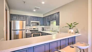 Fridge, microwave, stovetop, dishwasher