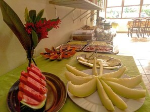Tägliches inbegriffenes Frühstück zur Selbstbedienung