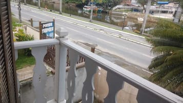 舒適四人房 | 迷你吧、免費 Wi-Fi