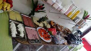 Tägliches inbegriffenes Frühstück zur Selbstbedienung