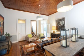 Classic House | Living area | Flat-screen TV - Rus In De Rust (De Rust)