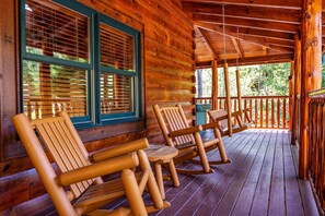 Terrace/patio - Family/Pet Friendly Cabin (Sevierville)