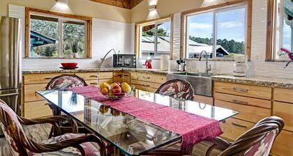 NEW 2 bedroom hosted Tranquil Island Getaway