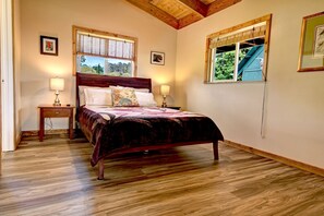 2 bedrooms, free WiFi, bed sheets - NEW 2 bedroom hosted Tranquil Island Getaway (Hilo)