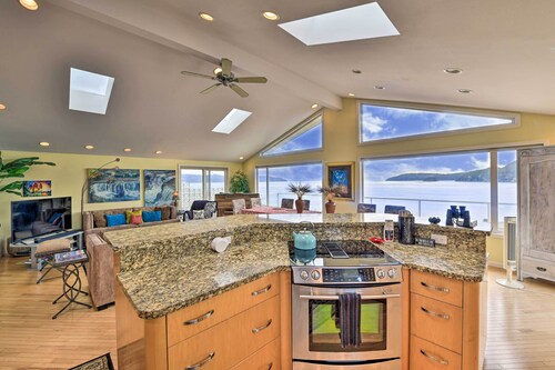 Anacortes Paradise Vacation Rental w/ Water Views!