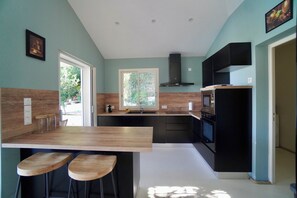 冰箱、微波炉、烤箱、炉灶