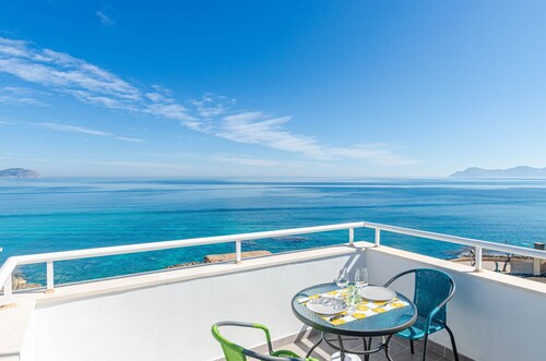 YourHouse Monges, studio vue mer