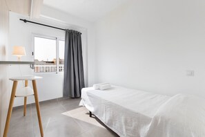 2 bedrooms, iron/ironing board, travel cot, free WiFi