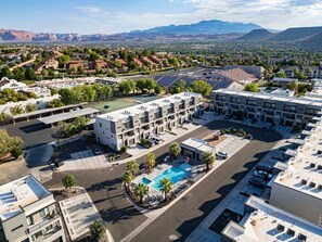 Exterior - The Vue #25 | Luxury Poolside Townhouse (Saint George)