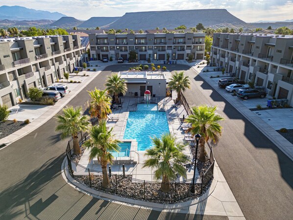 A heated pool - New Luxury Townhome | Warm Pool and Hot Tub | Fast Internet | Streaming TVs | The Vue 25 (Saint George)