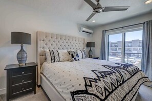 5 bedrooms, travel cot, free WiFi, bed sheets - The Vue #25 | Luxury Poolside Townhouse (Saint George)