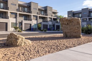 Exterior - New Luxury Townhome | Warm Pool and Hot Tub | Fast Internet | Streaming TVs | The Vue 25 (Saint George)