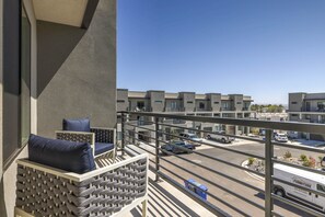 Property grounds - New Luxury Townhome | Warm Pool and Hot Tub | Fast Internet | Streaming TVs | The Vue 25 (Saint George)