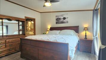 3 bedrooms, desk, iron/ironing board, travel cot