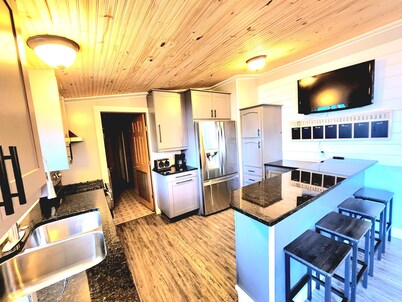 *Escape to your own luxury lakeside oasis on Torch Lake - The perfect getaway*