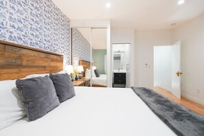 2 Schlafzimmer, Schreibtisch, Bügeleisen/Bügelbrett, Reisekinderbett