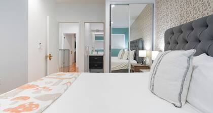 Alice in Wonderland ☞ Self Check-In ☞ W/D ☞Free Parking☞2 Story ☞ Near Disney ☞