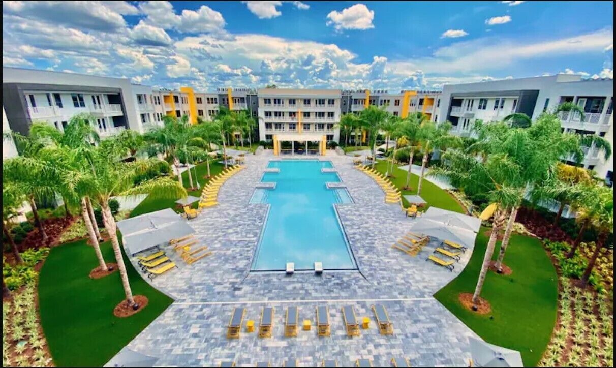 Pool View 1/1 Apartment Near St.Johns Town Center & Mayo Clinic