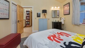 1 habitación, tabla de planchar con plancha, wifi gratis y ropa de cama