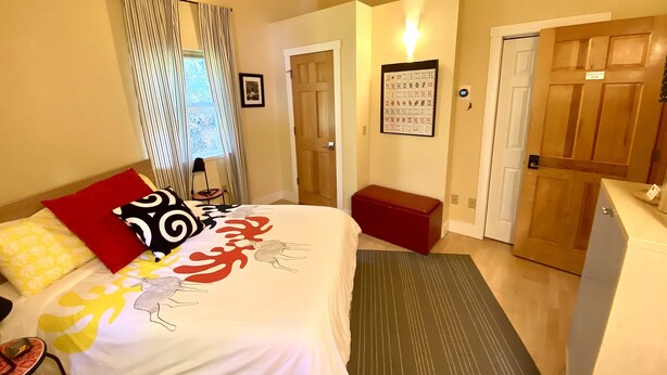 1 habitación, tabla de planchar con plancha, wifi gratis y ropa de cama