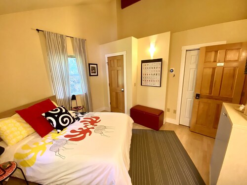 Bear Mountain Room at  Bell In The Woods B&B (Full/Second Floor)Max 2ppl