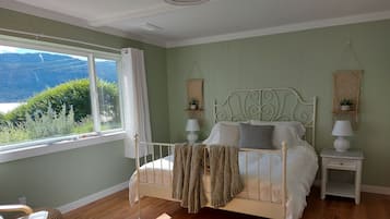 2 chambres, matelas mémoire de forme, bureau, fer et planche à repasser