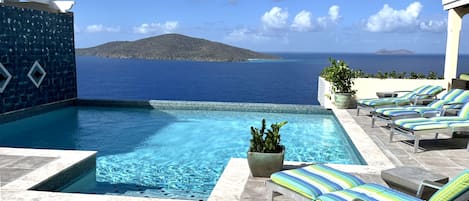 Piscine extérieure, piscine chauffée