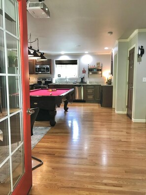 Fridge, microwave, oven, stovetop - Minutes to HUNDREDS of wine tasting rooms/wineries! (WOODINVILLE)
