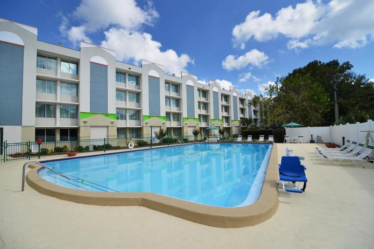 City Escape! 2 Family Units! Free Parking, On-site Pool!