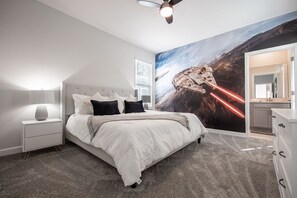 5 bedrooms, iron/ironing board, travel crib, WiFi - 631DSD: Check me out! Amazing Getaway - Your Home Away from Home!! (Davenport)