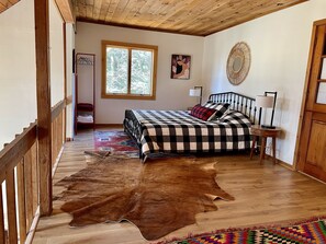 4 Schlafzimmer, Schreibtisch, Bügeleisen/Bügelbrett, Reisekinderbett