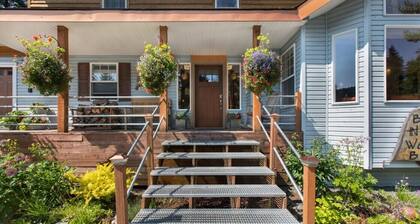 Mt. Tiehacker Room at Bell In The Woods B&B (Queen / Second Floor) Max 2ppl