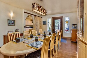 Dining - Mt. Tiehacker Room at Bell In The Woods B&B (Queen / Second Floor) Max 2ppl (Seward)