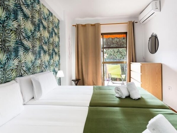 2 chambres, fer et planche à repasser, Wi-Fi gratuit, draps fournis