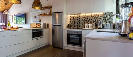 Fridge, microwave, oven, stovetop