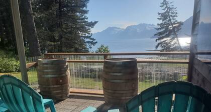 Amazing view of the ocean and mountains, in natural setting.