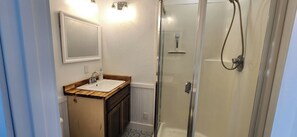 Shower, hair dryer, towels, soap - Amazing view of the ocean and mountains, in natural setting. (Valdez)