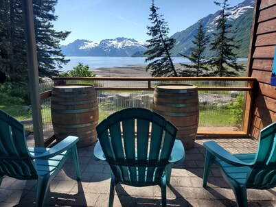Amazing view of the ocean and mountains, in natural setting.