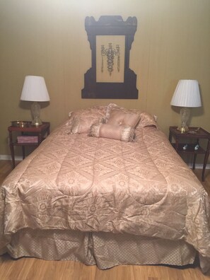 3 bedrooms, iron/ironing board, free WiFi, bed sheets