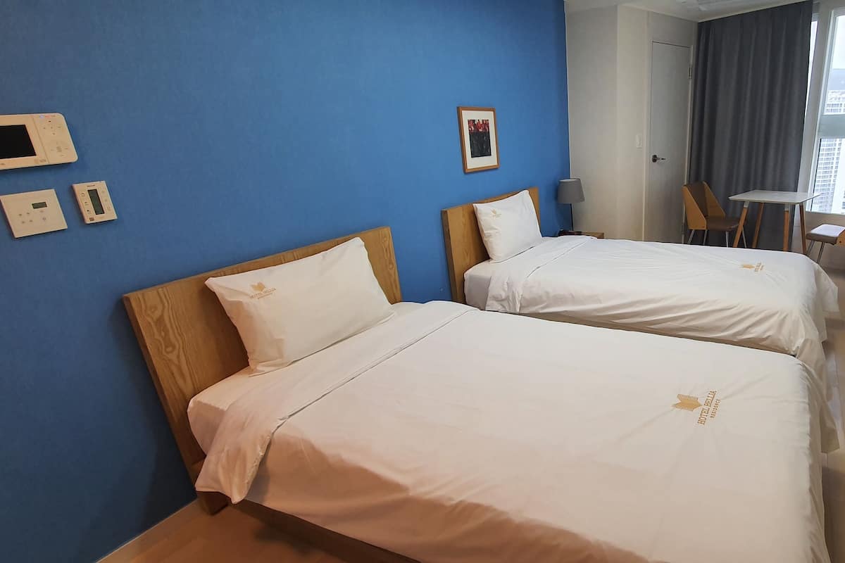 Residence Twin | Blackout drapes, soundproofing, iron/ironing board, free WiFi