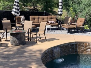 Outdoor spa tub - Four-Bedroom Country Paradise, with Pool, Hot Tub, & Great Views, Close to Town. (Redding)