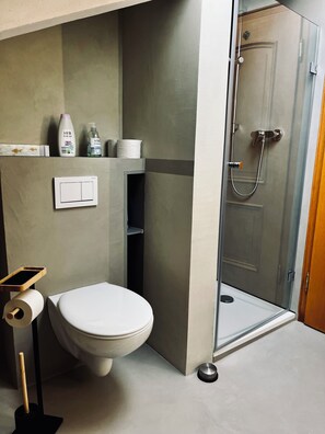 Bathtub, hair dryer, towels - Appartement -2- , Balkon, Küche, 1 Wohn-/schlafzimmer, max 2 Pers, Wlan (Ruhpolding)