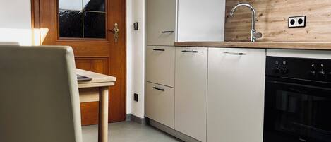 Fridge, oven, stovetop