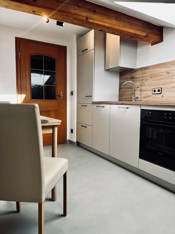 Kühlschrank, Ofen, Herdplatte