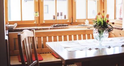 Ferienwohnung 4, 60 qm, Balkon, Küche, 2 Schlafzimmer, 1 Wohnschlafzimmer, WLAN