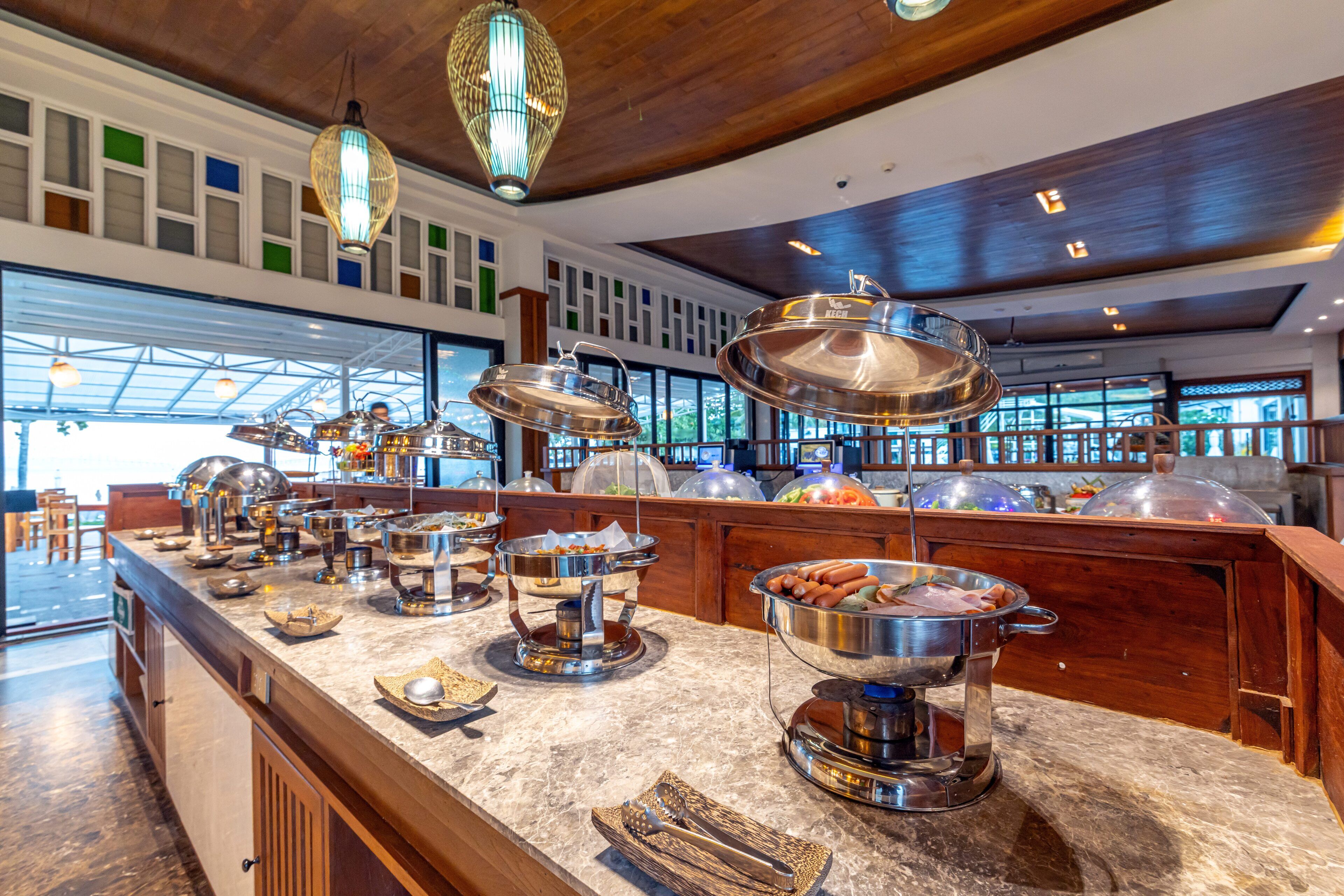 Daily buffet breakfast (THB 1200 per person)