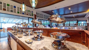 Daily buffet breakfast (THB 1200 per person)