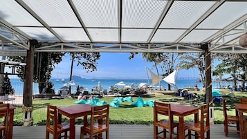 Desayuno buffet (THB 1200 por persona)